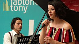 zuš zpěvačka-show